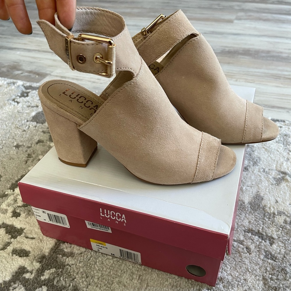 🆕NEW LUCCA LANE SELESTE CREAM SUEDE BLOCK HEELS😍 - Picture 3 of 5